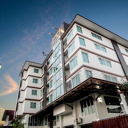 Winner Sriracha Serviced Apartment Si Racha Eksteriør billede