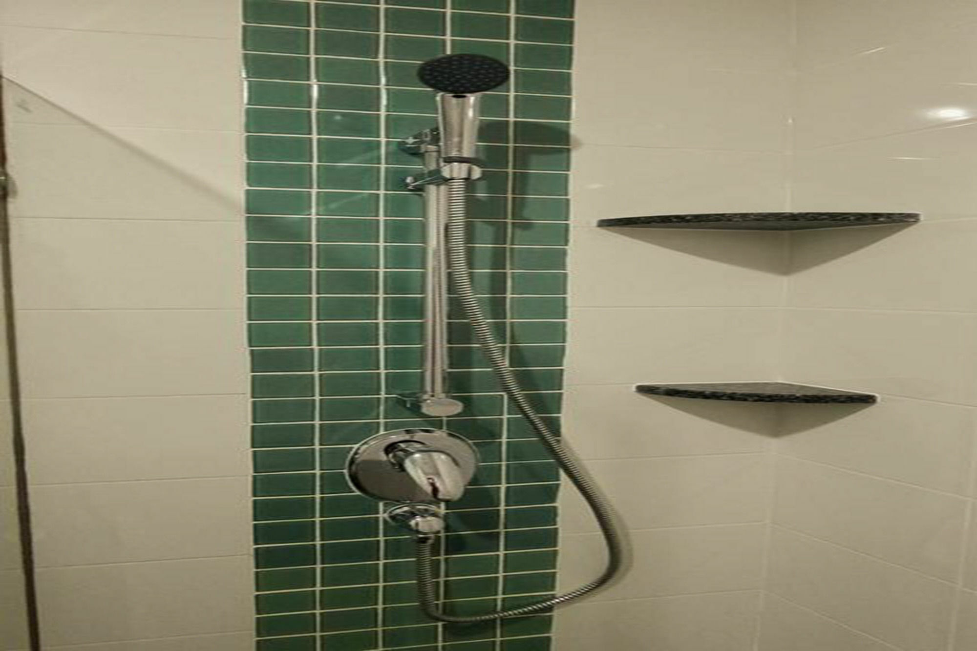 Winner Sriracha Serviced Apartment Si Racha Eksteriør billede